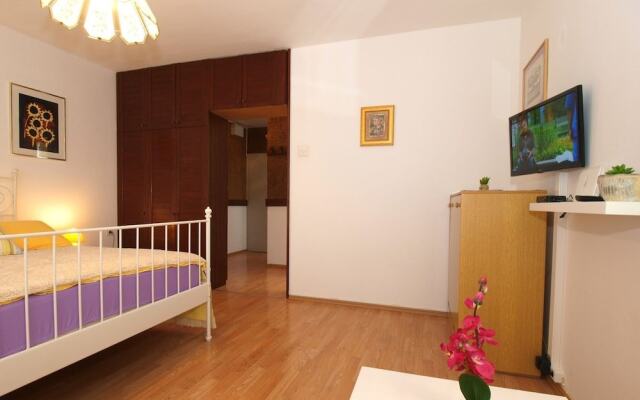 Apartments Dragica / A1 Studio