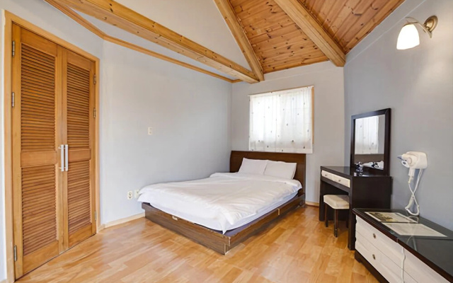 Seogwipoherbal Garden Good House Pension
