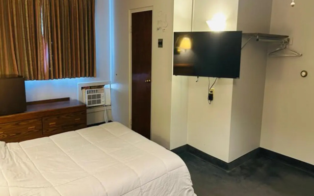 Capital O Swan Inn Comstock Park