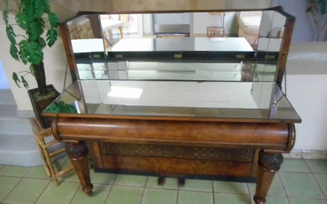 Kirk Hotel And Apartments