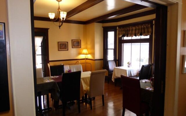 Goldsmith's Riverfront Inn