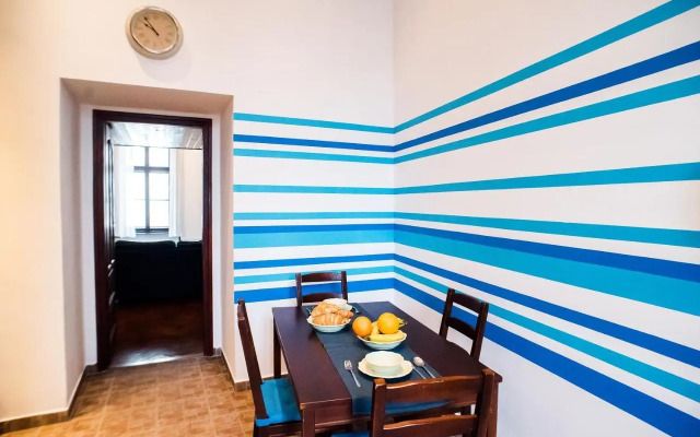 Indigo Apartment With Free Parking
