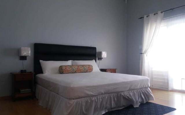 Studio Chateau - Manor Park, Kingston 8