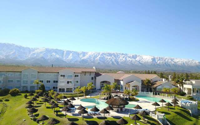 Howard Johnson Hotel & Convention Center by Wyndham, Merlo