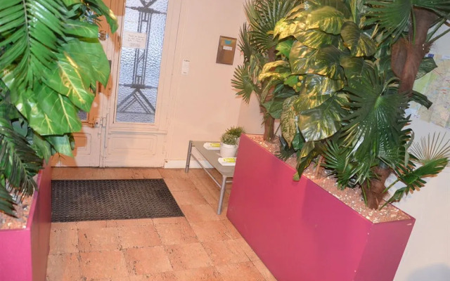 Women Bed - Hostel (только для взрослых)