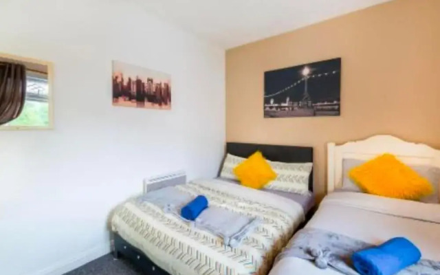 City Home 2bed Wi-fi Garage Parking Free Snacks