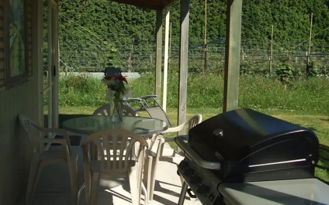 katikati kiwifruit cottage – Balcony – Whakamarama