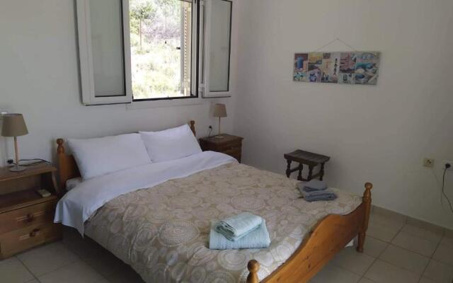 East Red Rock and View Leonidio maisonette studio
