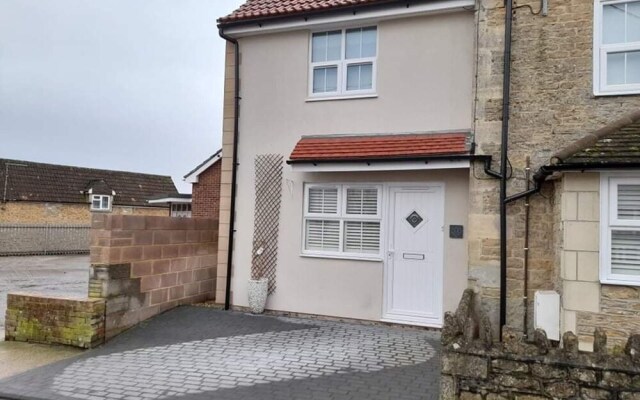 Outstanding, Modern 1 Bed House In Chippenham