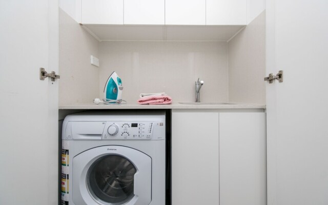 Relaxed 2 Bedroom Apartment Minutes From The Beach
