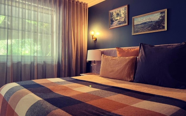 Westwood Lodge Apartments – Guest Rooms – Bright