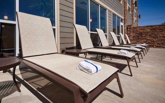 Best Western Plus Butterfield Inn