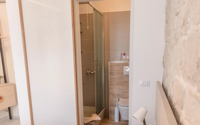 City Center Studio Apartments L&B