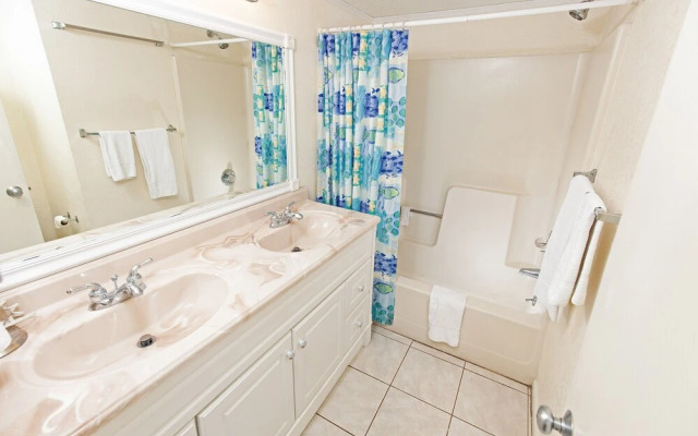Meridian Plaza by Beach Vacations