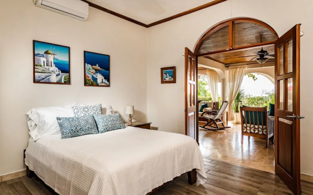 Luxury Beachfront 5 Bedroom Villa on Famous Beach