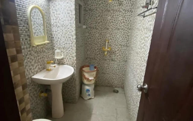 Narayani Guest House By GRB