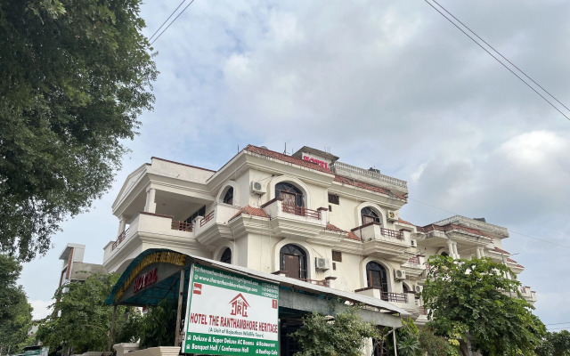 OYO 17284 Hotel Vrindavan Palace