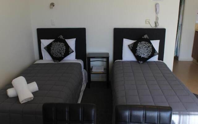 Malones Motel
