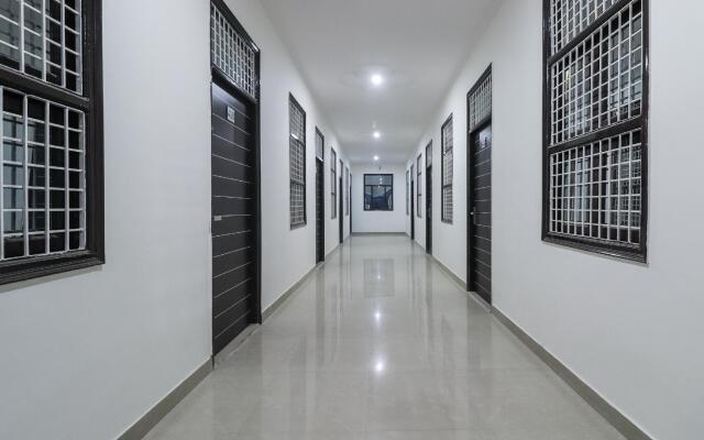 OYO 64416 Crown View 2