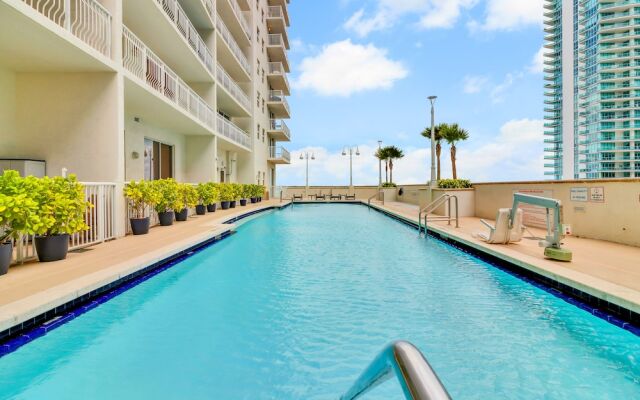 The Club at Brickell Bay Luxury Suites