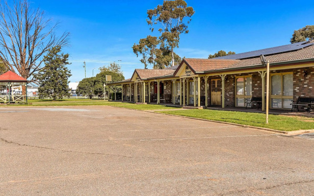 Quality Inn Carriage House
