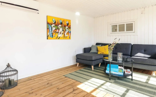 Cozy Summer House Near Ore Strand