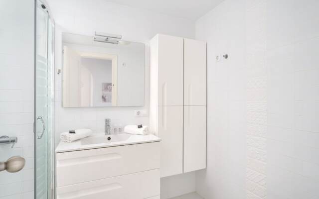 Terrific Bright Apartment with Private Terrace Ref 71