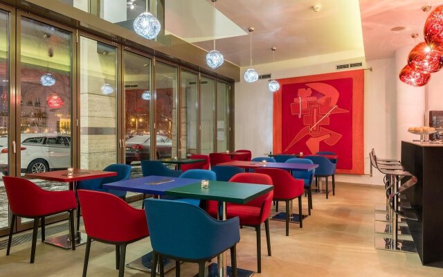 Leon Hotel & Lounge