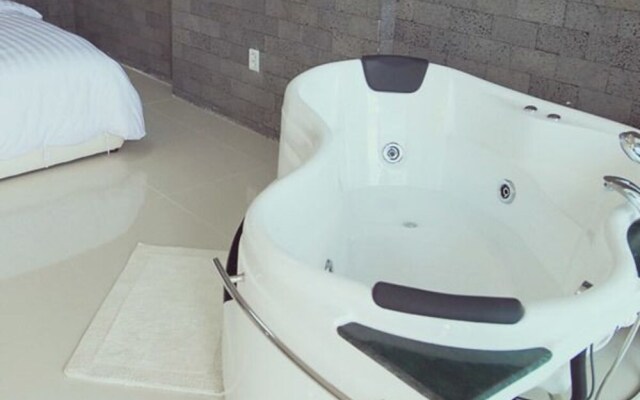 Uljin Sea and Momalet Pension