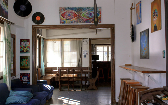 Zeppelin Art Hostel