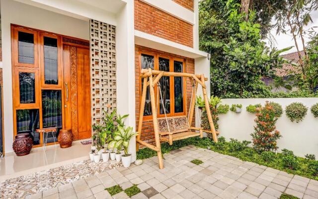 OYO 90099 Twin House