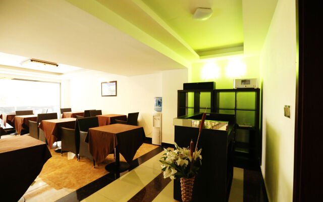 Mount Emei Happy Hotel