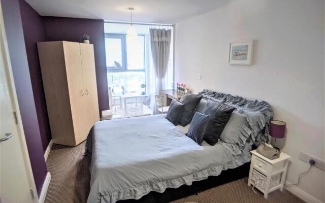 Large 3 Bedrooms in Liverpool City Centre, Free Parking