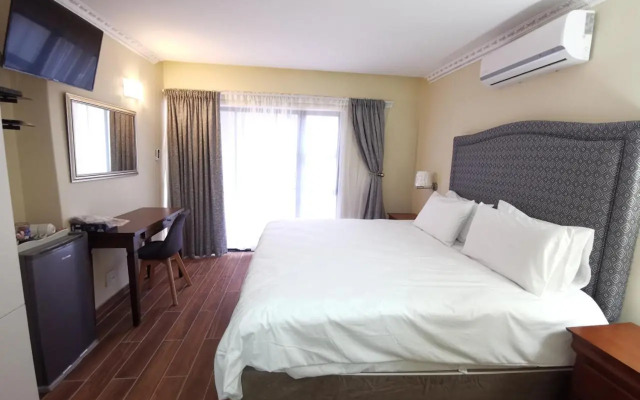 Lucolo Palace B&B - East London