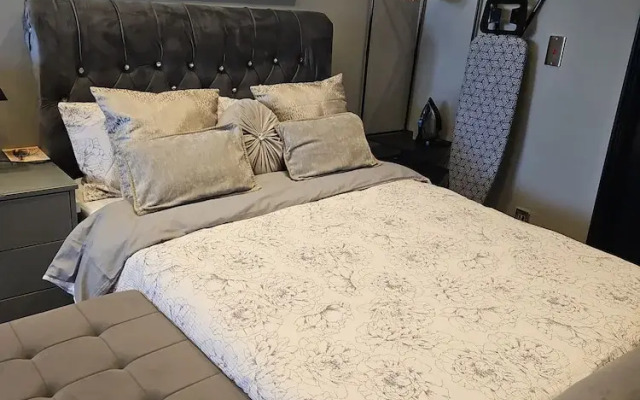 Cosy Studio in Dudley City Center