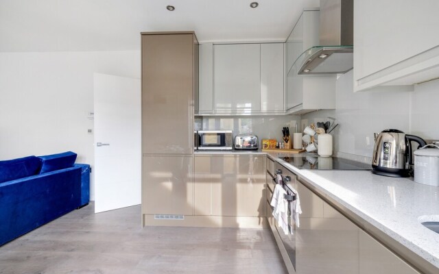 Town Center 2 bed Serviced Apartment 8