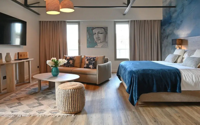 Walnut Bistro & Suites
