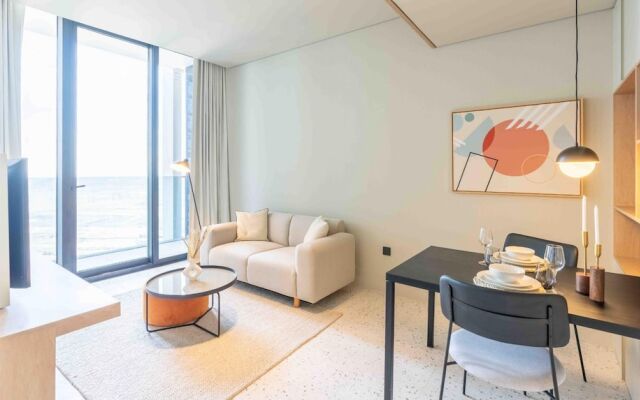 Modern Studio w Balcony in Business Bay