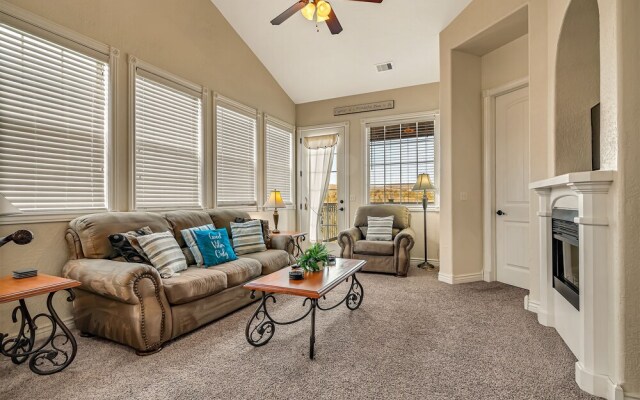 Scenic Terrace 2 Bedroom Condo by Redawning