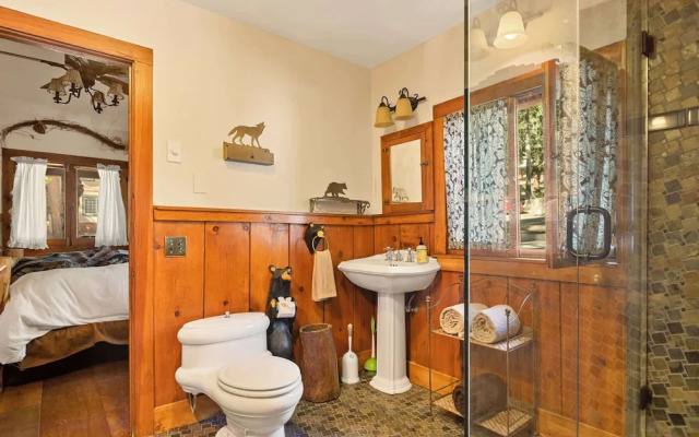 Whispering Pines Walk to Bear Mountain!