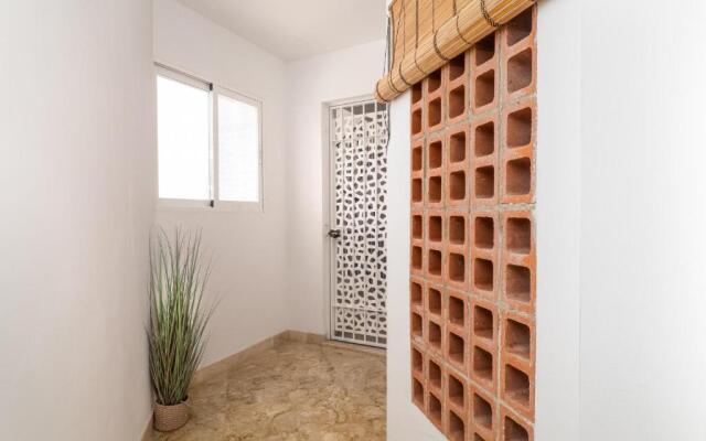 2251-Newly furnished 2 bedrooms with terrace!