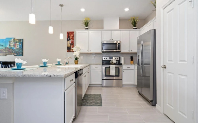 Four Bedroom Sleeps 10 w Gameroom 5152a