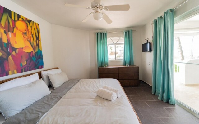 Los Corales Beach Front E101