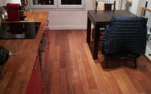 Apartment for 4 Persons View on the Eiffel Tower