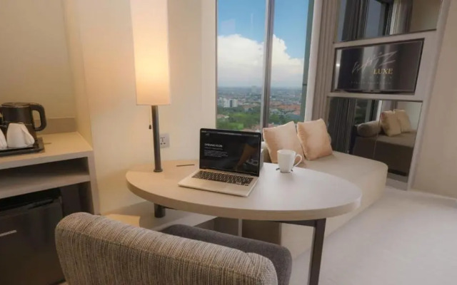 Whiz Luxe Hotel Spazio Surabaya