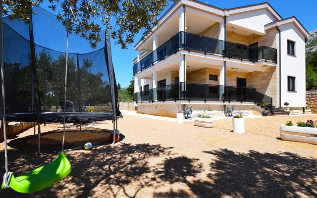 Apartments in Starigrad-Paklenica, modern and comfortable