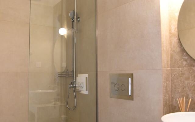 StayBridge Apartments, Mesongi