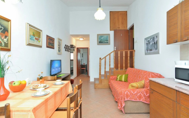 Apartment 522