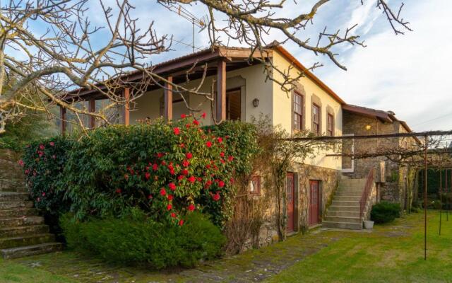 Liiiving in Moledo Historical Pool Villa