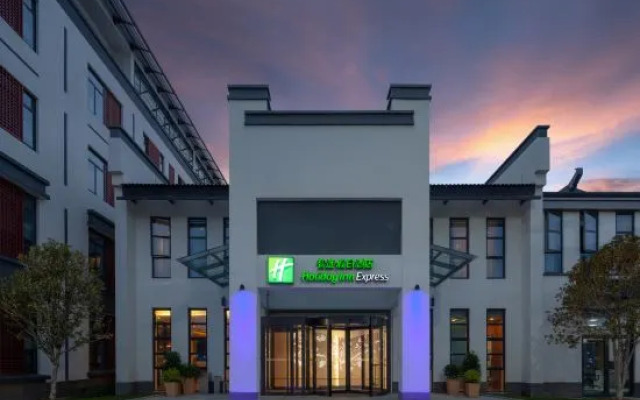 Holiday Inn Express (Pinghu Economic Development Zone)